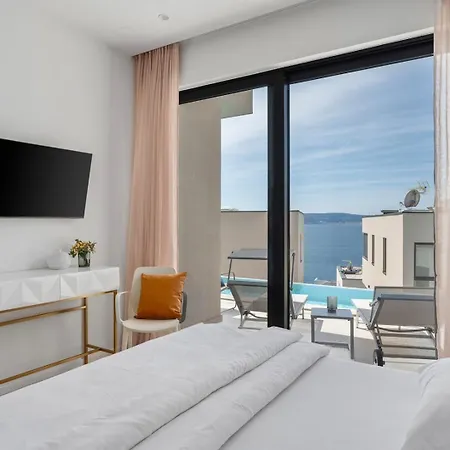 Flower With 3 En-suite Bedrooms, Heated Pool, Sea Views Villa *