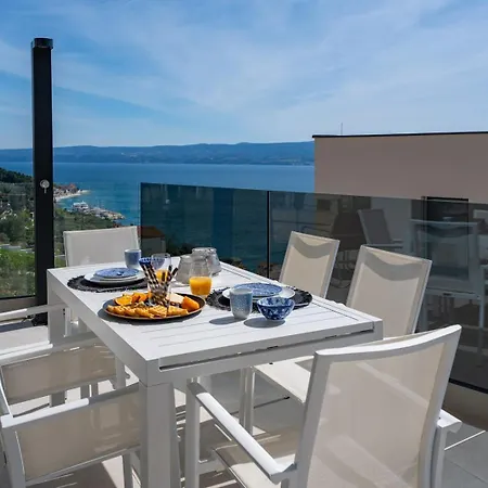 Flower With 3 En-suite Bedrooms, Heated Pool, Sea Views *