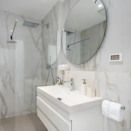 Flower With 3 En-suite Bedrooms, Heated Pool, Sea Views *