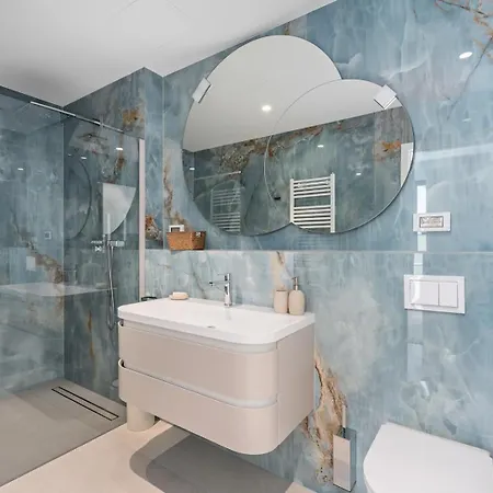 Villa Flower With 3 En-suite Bedrooms, Heated Pool, Sea Views *