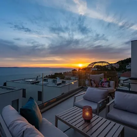 Villa Flower With 3 En-suite Bedrooms, Heated Pool, Sea Views Jesenice (Split-Dalmatia)
