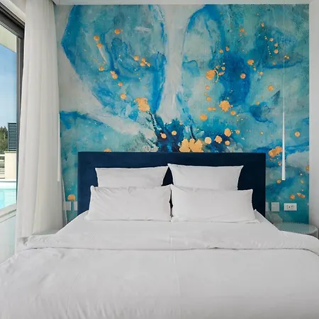 Villa Flower With 3 En-suite Bedrooms, Heated Pool, Sea Views *