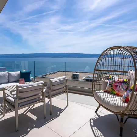 Villa Flower With 3 En-suite Bedrooms, Heated Pool, Sea Views Jesenice (Split-Dalmatia)