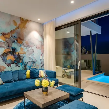 Villa Flower With 3 En-suite Bedrooms, Heated Pool, Sea Views