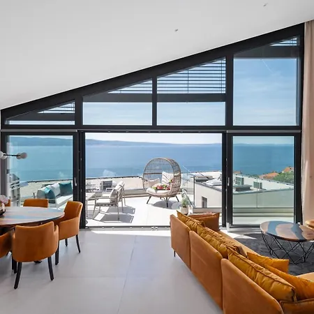Flower With 3 En-suite Bedrooms, Heated Pool, Sea Views *