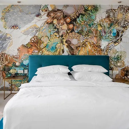 Flower With 3 En-suite Bedrooms, Heated Pool, Sea Views
