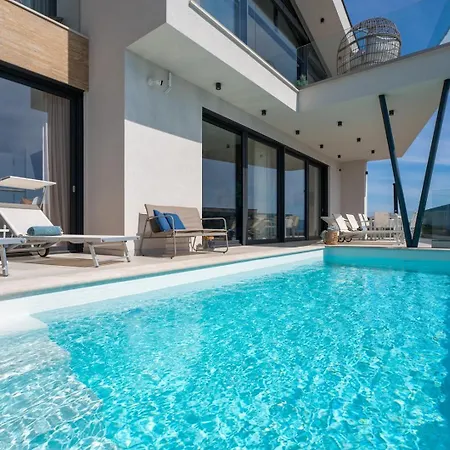 Villa Flower With 3 En-suite Bedrooms, Heated Pool, Sea Views Jesenice (Split-Dalmatia)