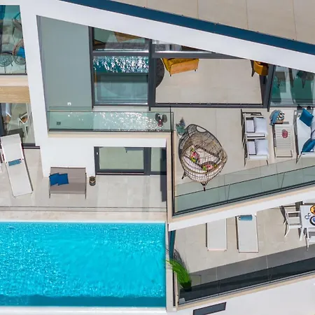 Villa Flower With 3 En-suite Bedrooms, Heated Pool, Sea Views *